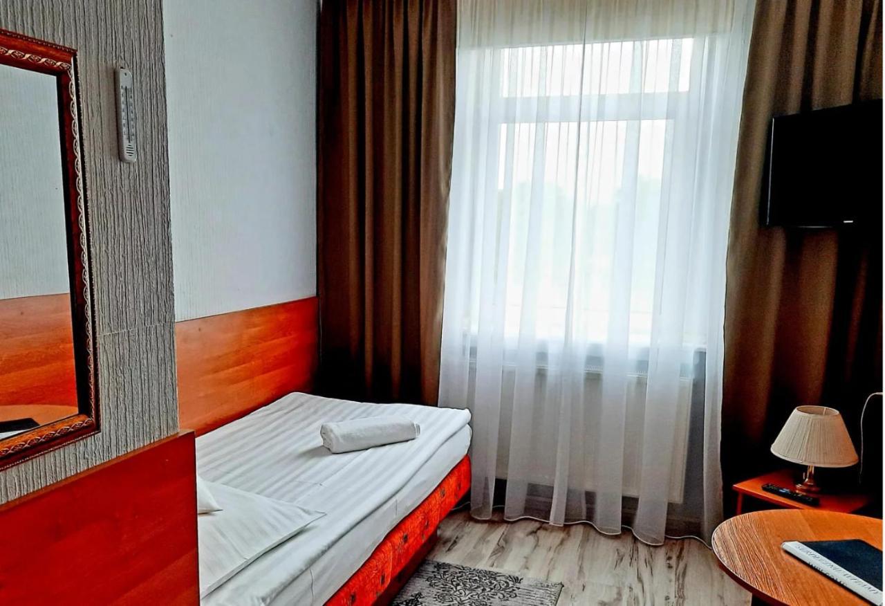 Hotel Bursztyn Kalisz Extérieur photo