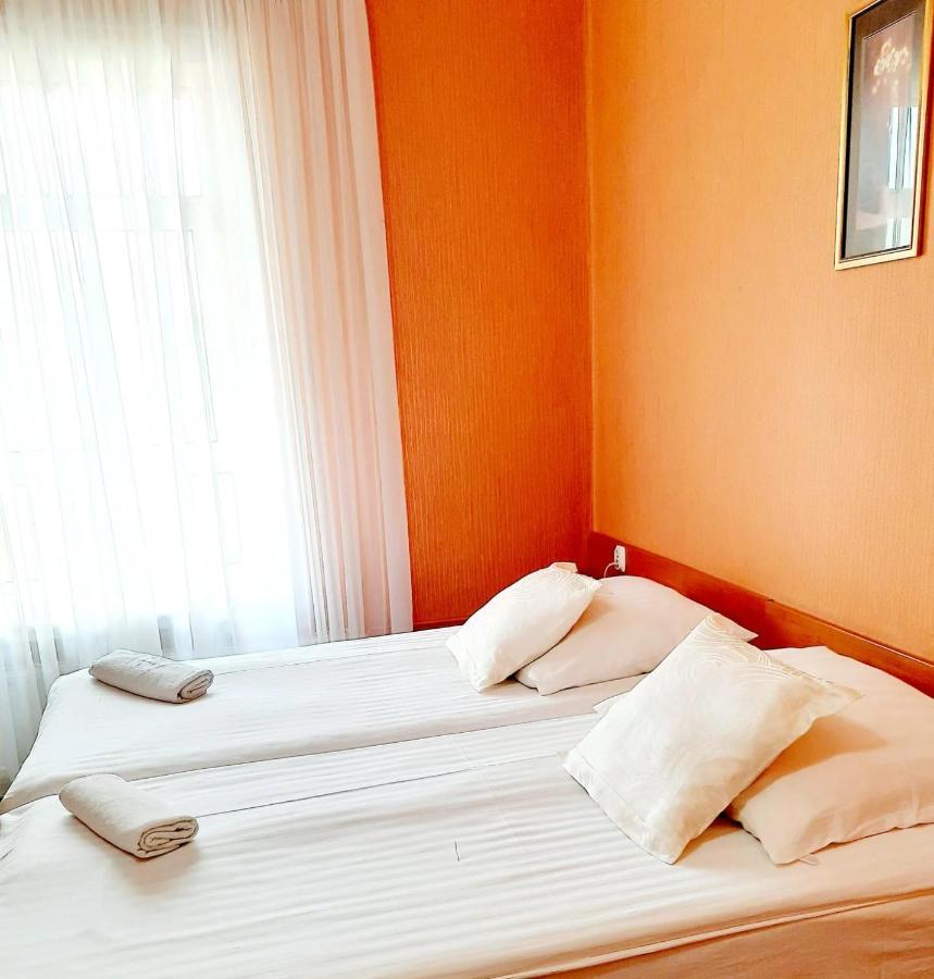 Hotel Bursztyn Kalisz Extérieur photo