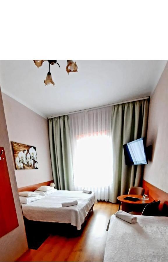 Hotel Bursztyn Kalisz Extérieur photo