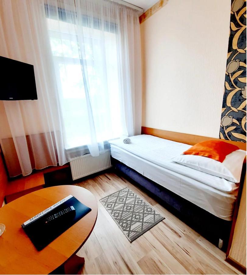 Hotel Bursztyn Kalisz Extérieur photo
