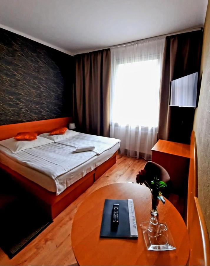 Hotel Bursztyn Kalisz Extérieur photo