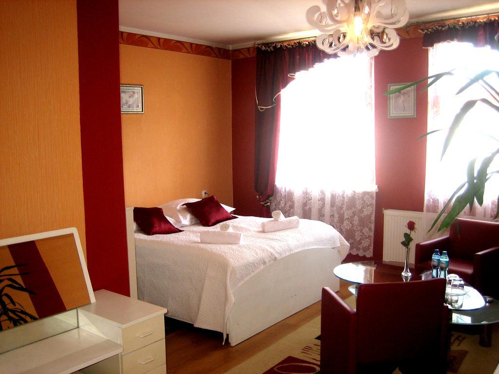 Hotel Bursztyn Kalisz Extérieur photo
