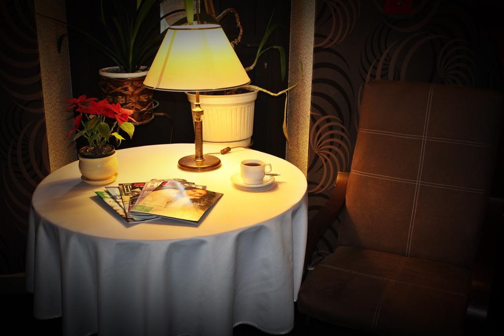 Hotel Bursztyn Kalisz Extérieur photo