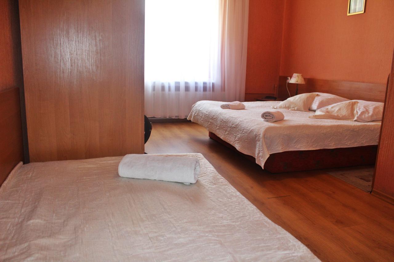 Hotel Bursztyn Kalisz Extérieur photo