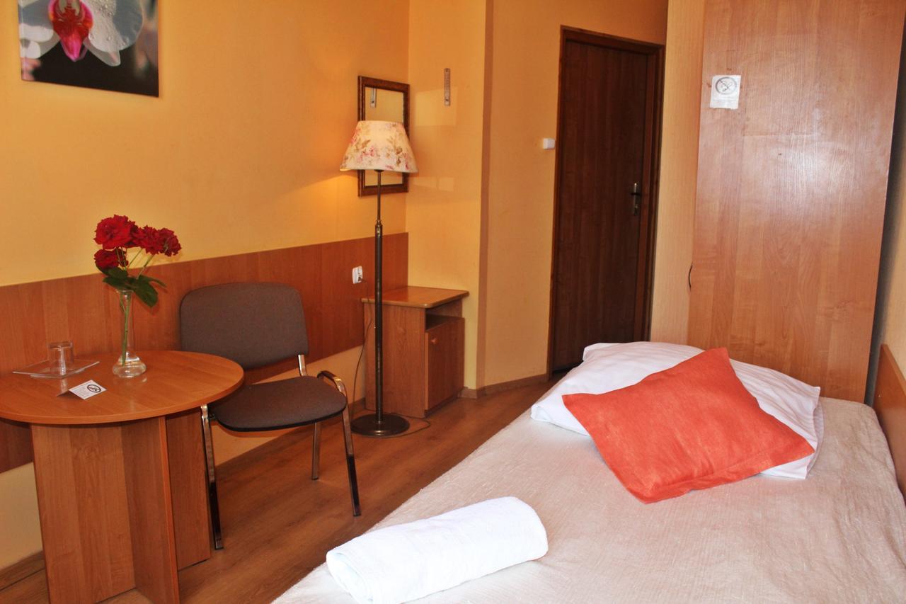 Hotel Bursztyn Kalisz Extérieur photo